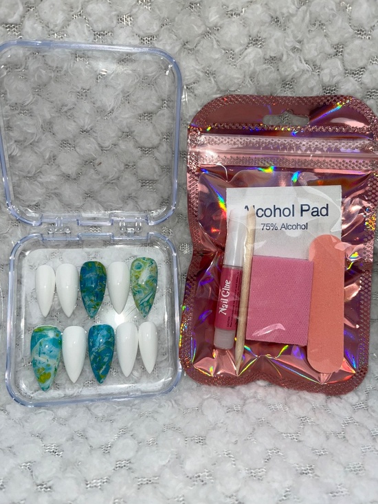 Handmade stiletto press on nails featuring shades of green, blue, white. Sz LG - Picture 4 of 5